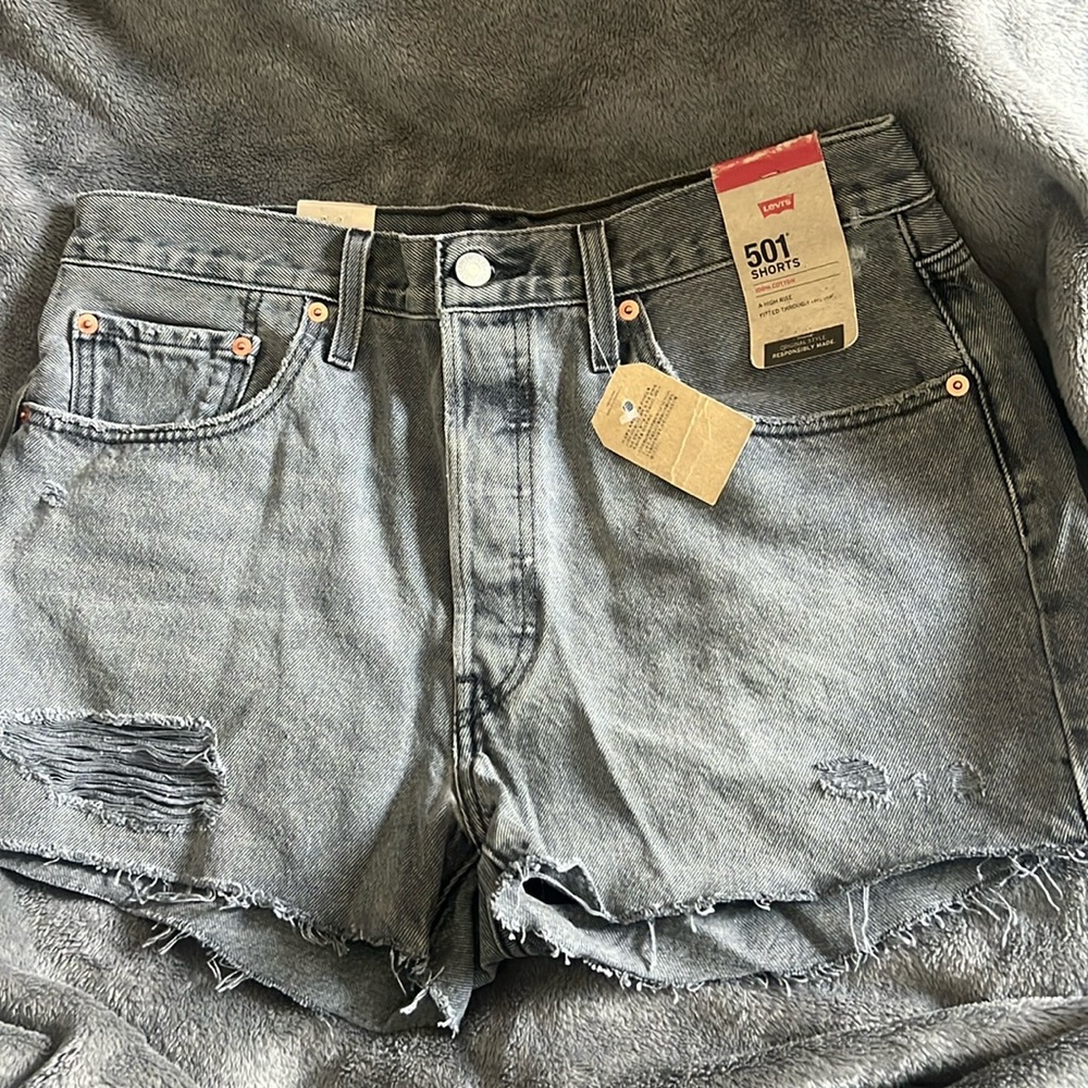 NWT size 32 Levi’s 501 shorts
